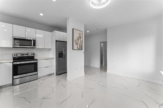 4 of 10 - 842 Meridian Ave 2d, Miami Beach, FL