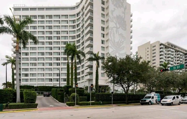 2 of 30 - 1100 West Ave 509, Miami Beach, FL