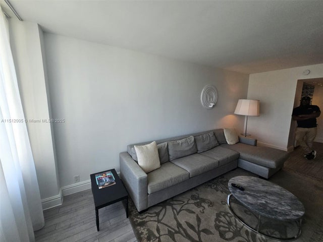 5 of 30 - 1100 West Ave 509, Miami Beach, FL