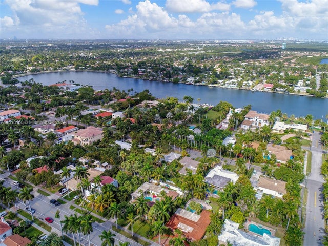 4 of 70 - 1017 Tyler St, Hollywood, FL