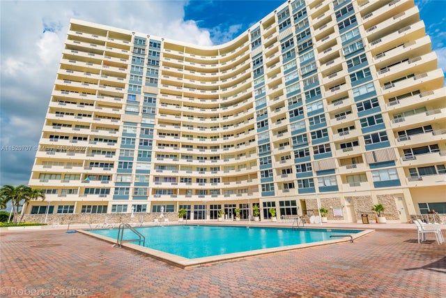 2 of 27 - 3180 S Ocean Dr 422, Hallandale Beach, FL