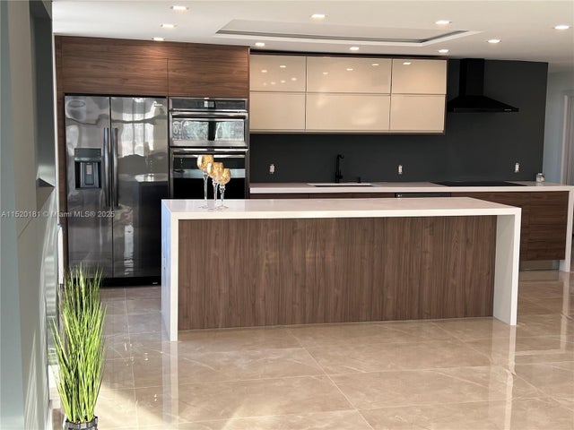 N/A, Sunny Isles Beach