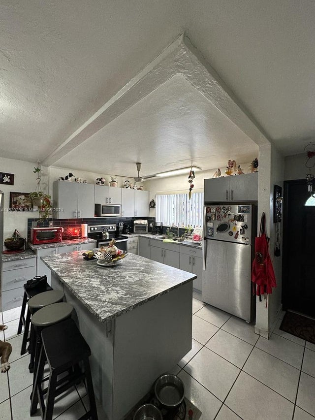 2 of 13 - 1450 Ne 117th St, Miami, FL
