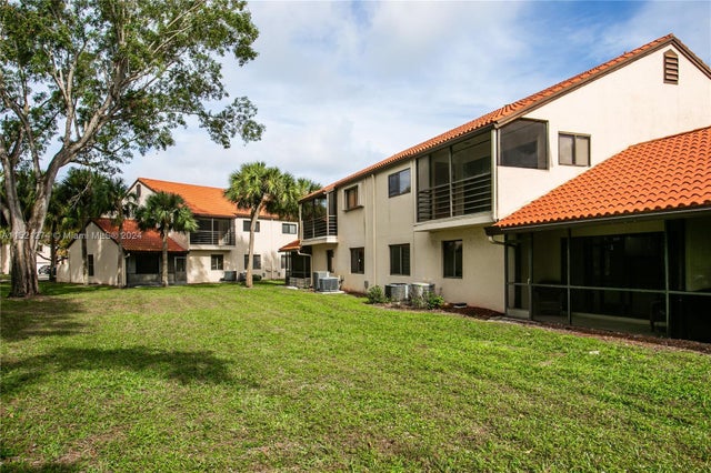 2 of 19 - 9 Via De Casas Sur 103, Boynton Beach, FL