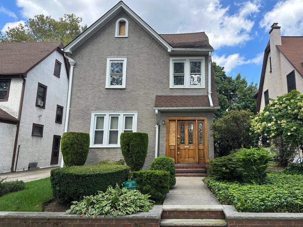 7239 Juno Street, Forest Hills NY, 11375 Property Listing MLS® PRCH7812657