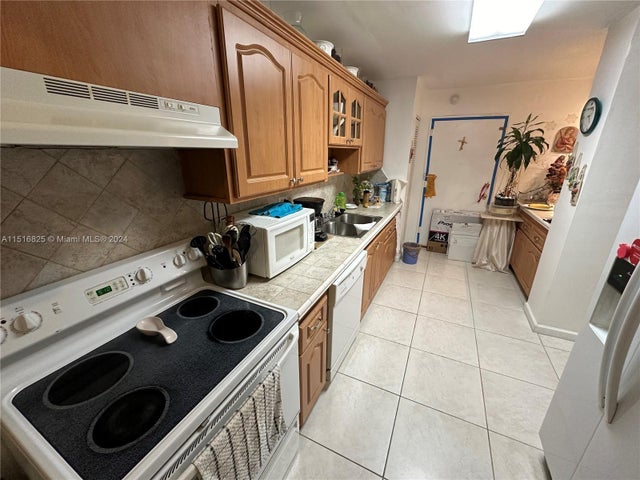 2 of 38 - 7135 Collins Ave 1721, Miami Beach, FL