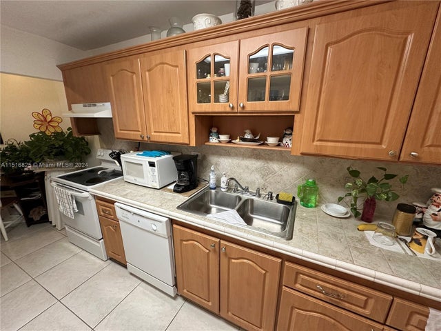3 of 38 - 7135 Collins Ave 1721, Miami Beach, FL