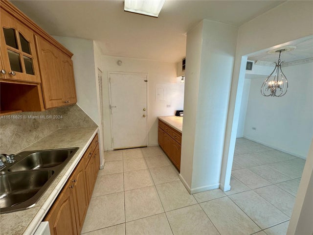 5 of 38 - 7135 Collins Ave 1721, Miami Beach, FL