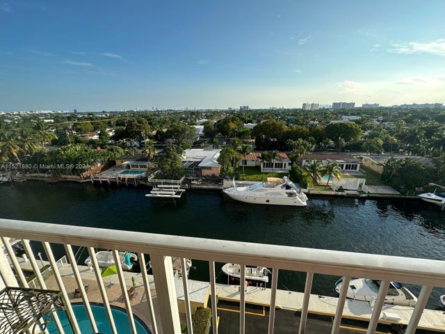 2 of 22 - 2000 Ne 135th St 1004, North Miami, FL