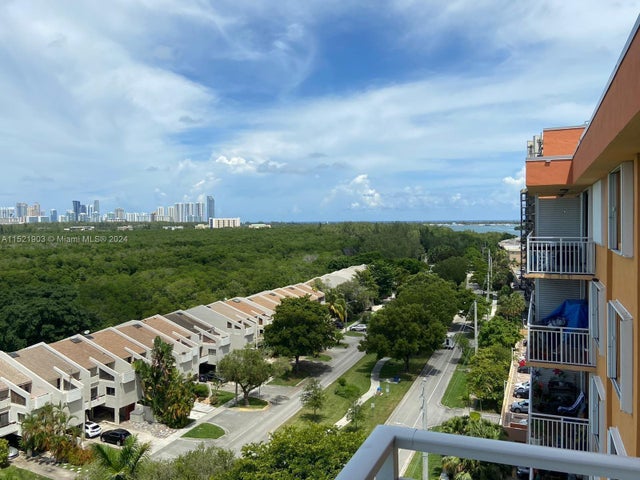 3 of 20 - 2450 Ne 135th St 1012, North Miami, FL