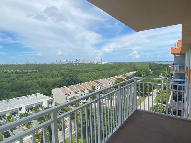 5 of 20 - 2450 Ne 135th St 1012, North Miami, FL
