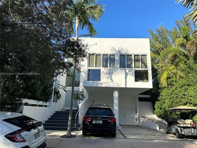 2 of 17 - 736 Woodcrest Rd, Key Biscayne, FL