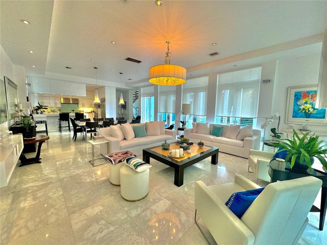 5 of 17 - 736 Woodcrest Rd, Key Biscayne, FL