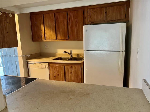 3 of 9 - 2000 N Congress Ave 205, West Palm Beach, FL