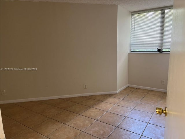 4 of 9 - 2000 N Congress Ave 205, West Palm Beach, FL