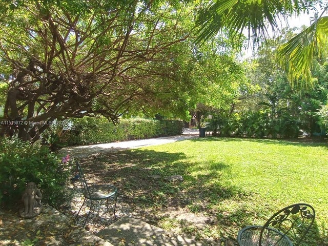 2 of 13 - 563 W 49th St, Miami Beach, FL