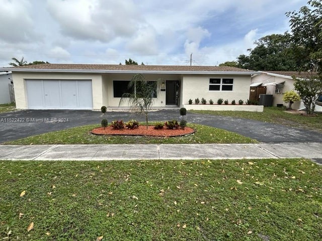 1 of 19 - 801 S Highland Dr, Hollywood, FL