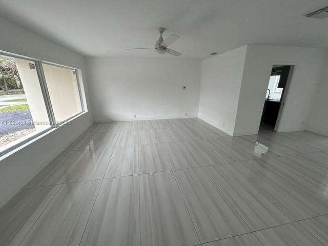 2 of 19 - 801 S Highland Dr, Hollywood, FL
