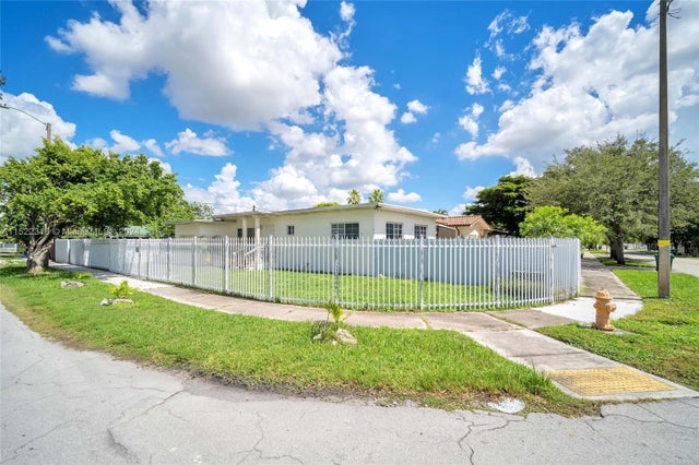 1 of 5 - 451 Nw 30th Pl, Miami, FL