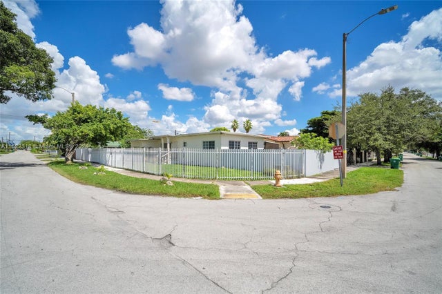 5 of 5 - 451 Nw 30th Pl, Miami, FL