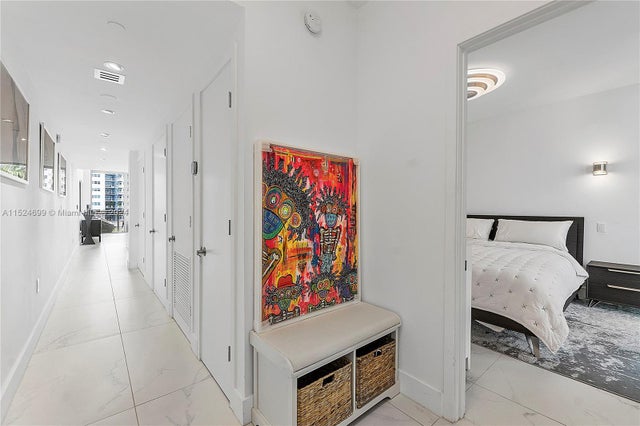3 of 32 - 6000 Collins Ave 510, Miami Beach, FL