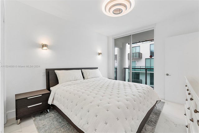 4 of 32 - 6000 Collins Ave 510, Miami Beach, FL