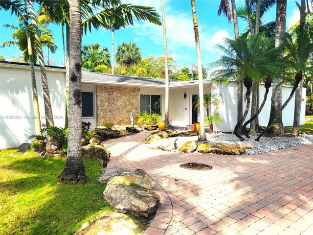 3 of 29 - 8290 Sunset Dr, Miami, FL
