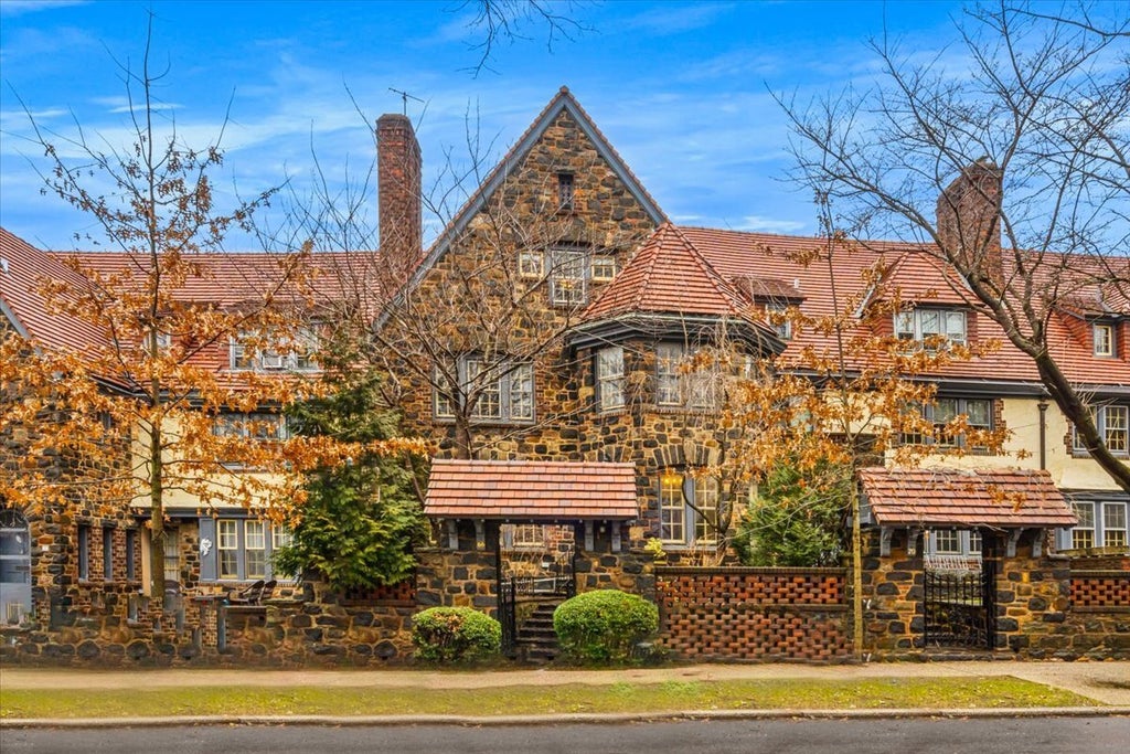 66 Greenway Terrace, Forest Hills NY, 11375 Property Listing MLS® 