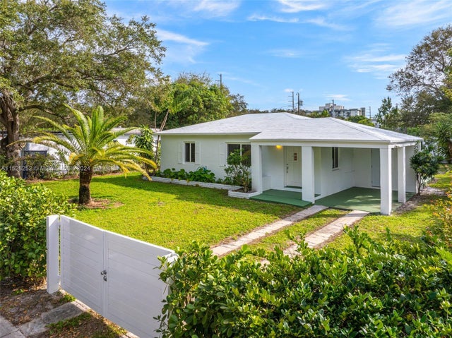 1 of 29 - 1560 Ne 138th St, North Miami, FL