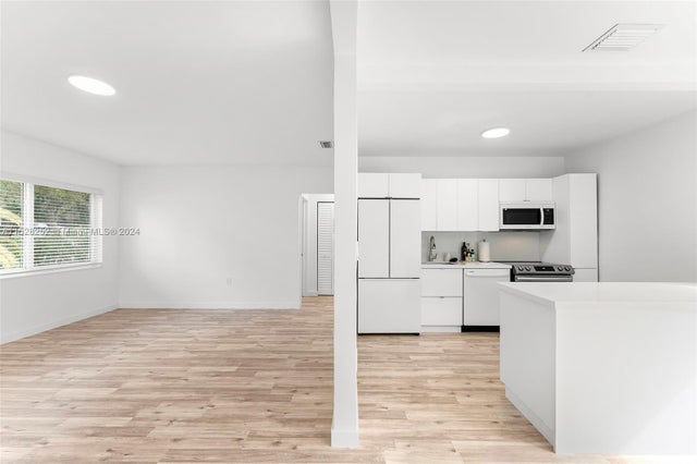 5 of 29 - 1560 Ne 138th St, North Miami, FL