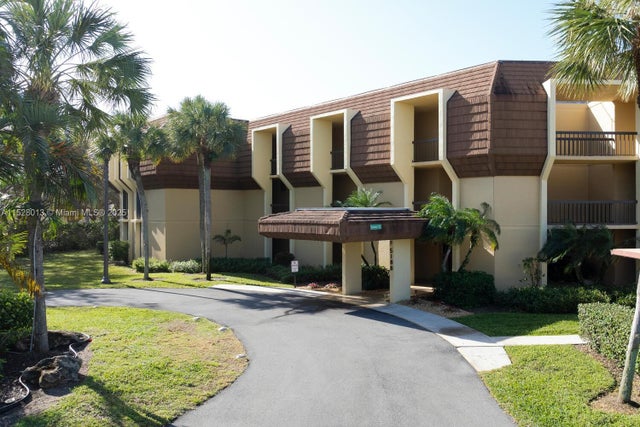 1 of 37 - 5188 Woodland Lakes Dr 337, Palm Beach Gardens, FL