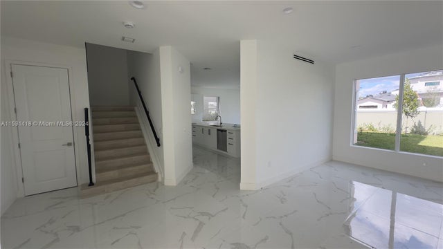 1 of 86 - 3523 Forest View Cir, Dania Beach, FL