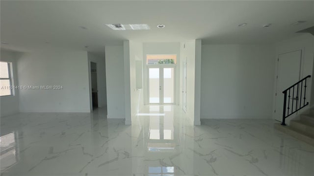 5 of 86 - 3523 Forest View Cir, Dania Beach, FL