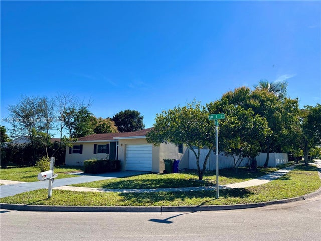 4 of 33 - 6990 Sw 1st St, Margate, FL