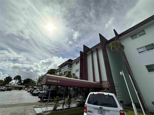 1 of 17 - 2061 Nw 47th Ter 405, Lauderhill, FL
