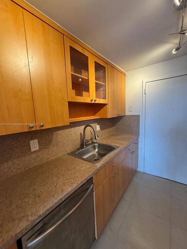 4 of 14 - 2020 Ne 135th St 303, North Miami, FL