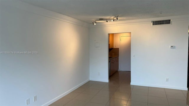 5 of 14 - 2020 Ne 135th St 303, North Miami, FL