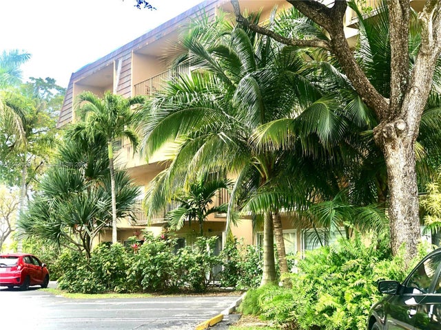 1 of 3 - 7900 Camino Cir 402, Miami, FL