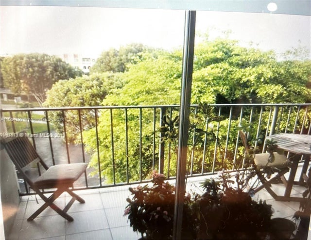 2 of 3 - 7900 Camino Cir 402, Miami, FL
