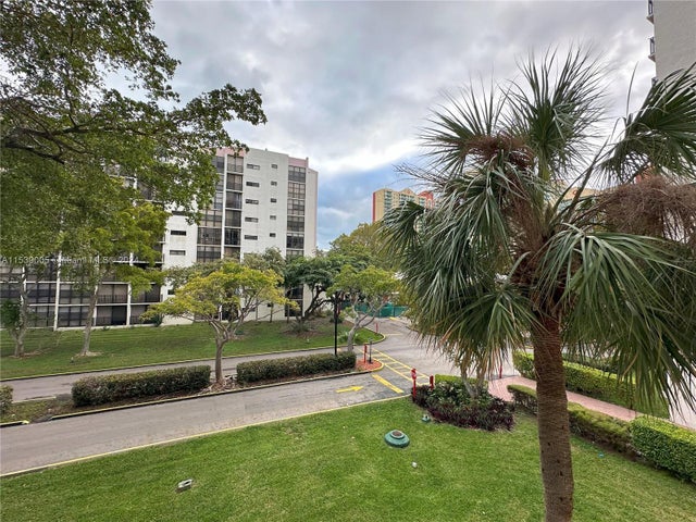 1 of 23 - 17021 N Bay Rd 320-4, Sunny Isles Beach, FL