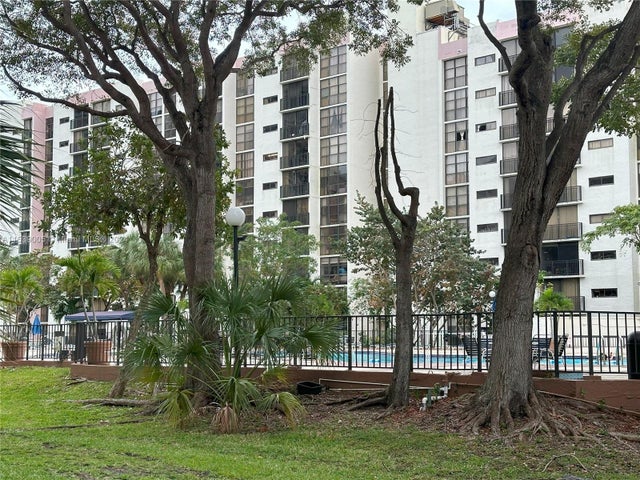 2 of 23 - 17021 N Bay Rd 320-4, Sunny Isles Beach, FL