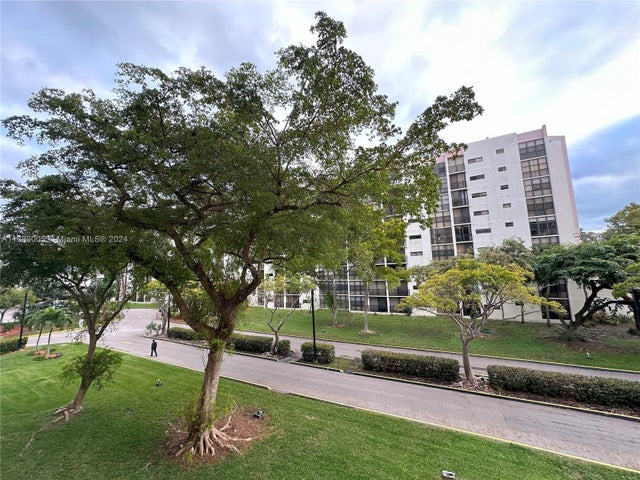 3 of 23 - 17021 N Bay Rd 320-4, Sunny Isles Beach, FL