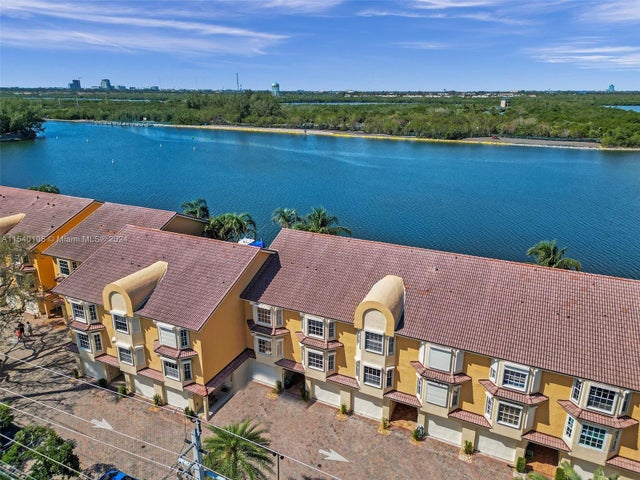 2 of 100 - 4212 N Ocean Dr, Hollywood, FL