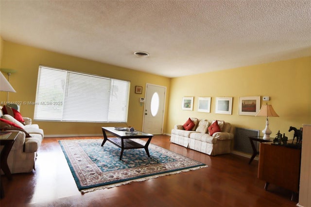 4 of 17 - 2685 Se 5th St, Pompano Beach, FL
