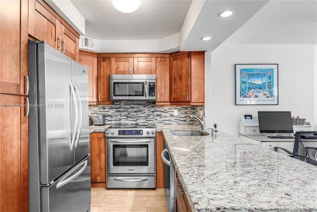 2 of 32 - 345 Ocean Dr 411, Miami Beach, FL