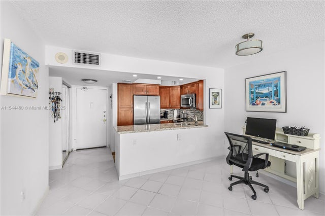 5 of 32 - 345 Ocean Dr 411, Miami Beach, FL