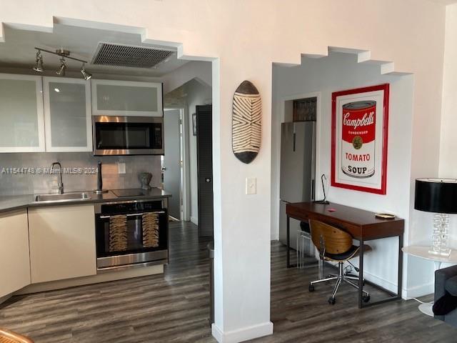 3 of 14 - 550 15th St 201, Miami Beach, FL