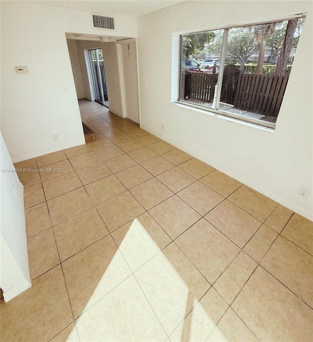 4 of 22 - 2106 Sherwood Forest Blvd 17, West Palm Beach, FL