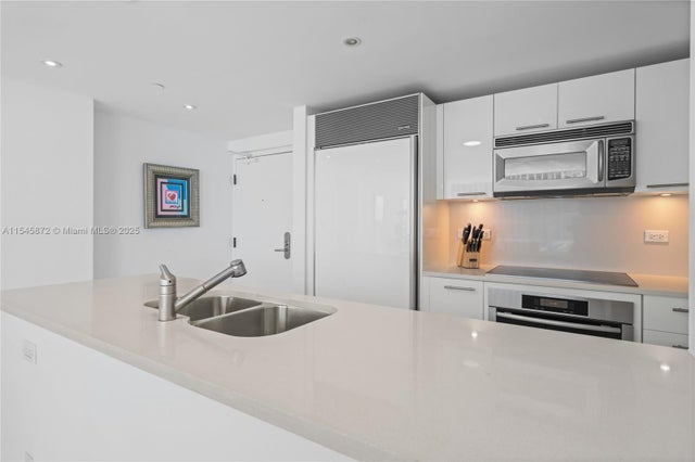 5 of 71 - 6801 Collins Ave 1206, Miami Beach, FL