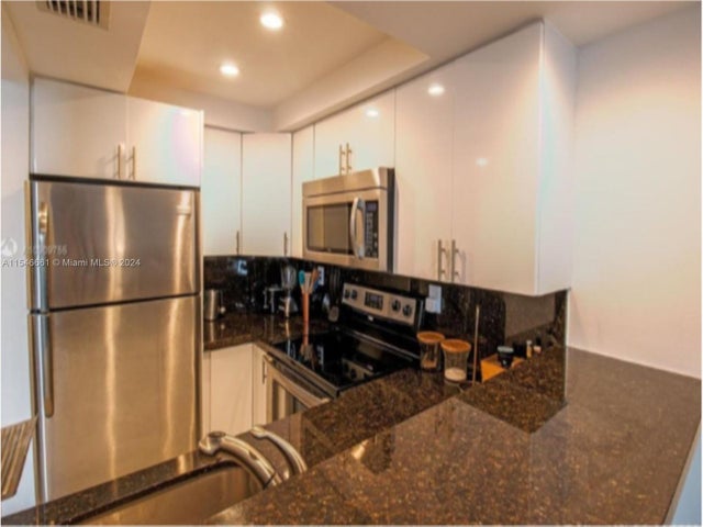 5 of 14 - 1035 West Ave 802, Miami Beach, FL